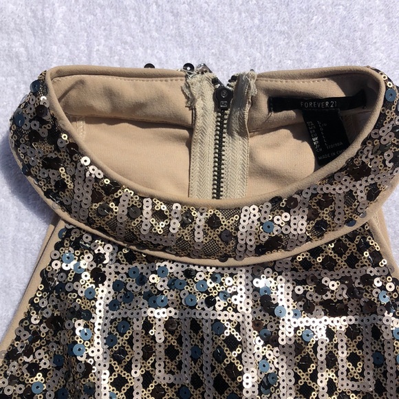 Halter Top - Picture 2 of 3